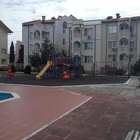 Apartments * サニービーチ
