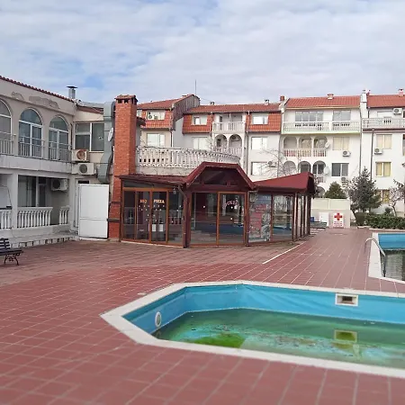 Apartments アパート *